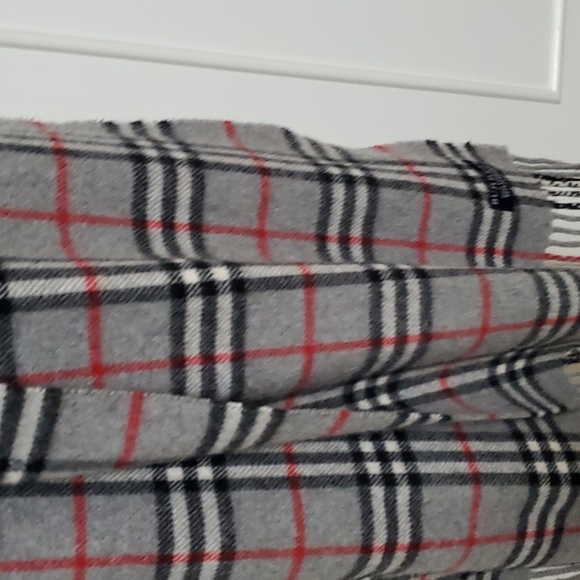 Burberry Scarf - Picture 6 of 6